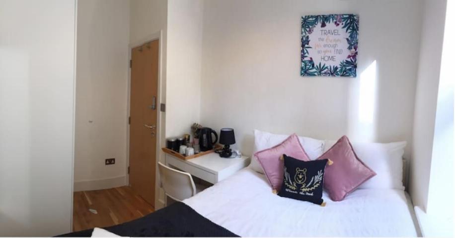 Comfy Private Bedrooms Near Euston Station, Central Лондон Екстериор снимка