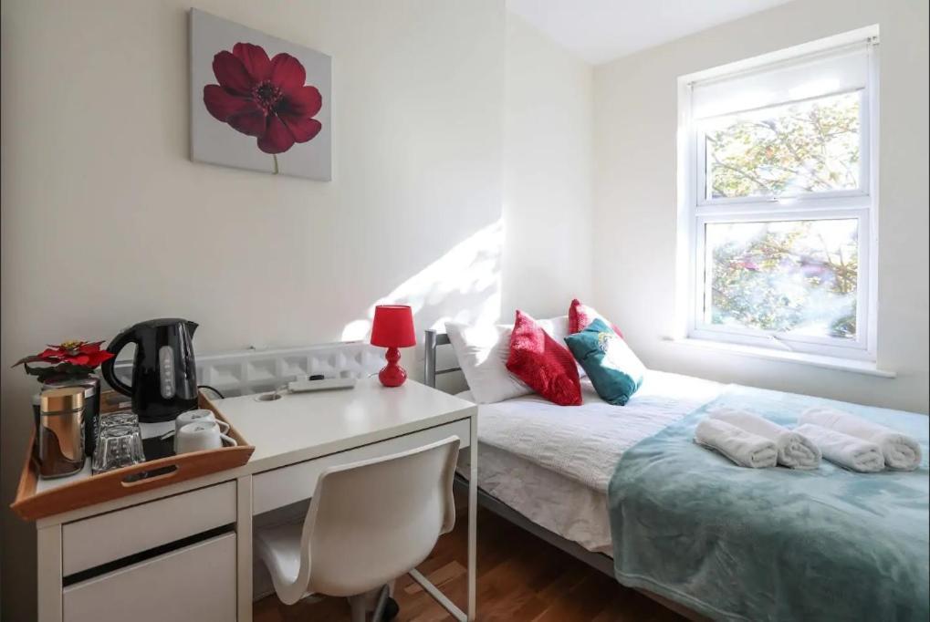 Comfy Private Bedrooms Near Euston Station, Central Лондон Екстериор снимка