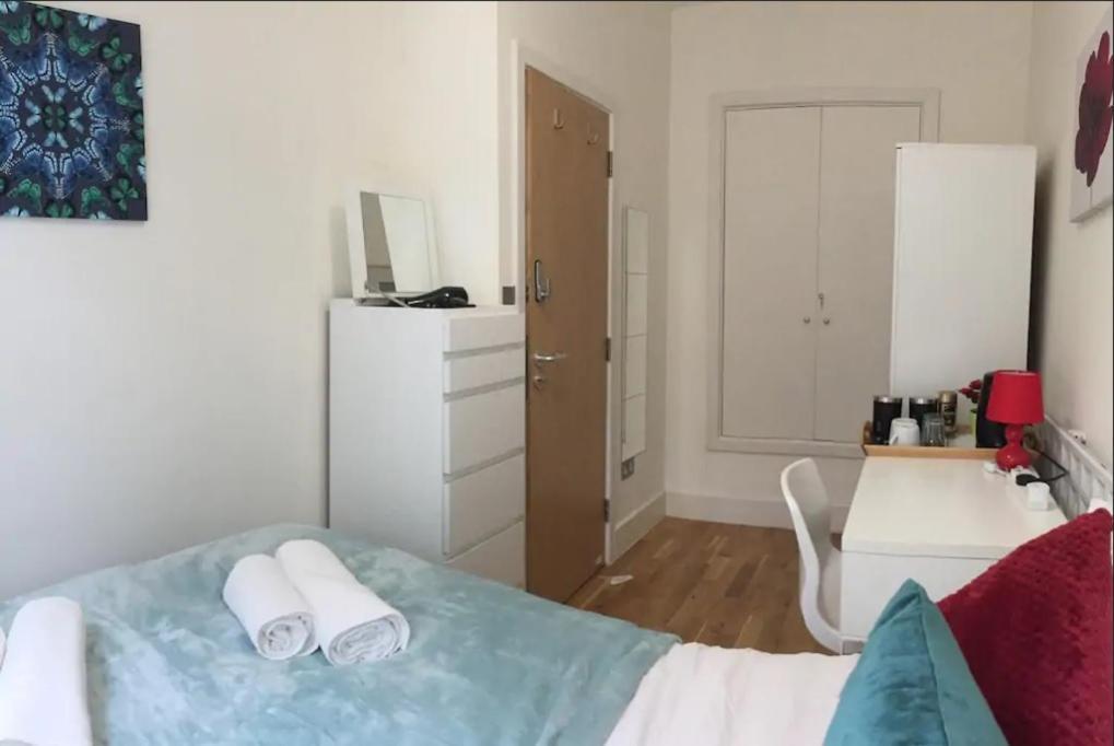 Comfy Private Bedrooms Near Euston Station, Central Лондон Екстериор снимка