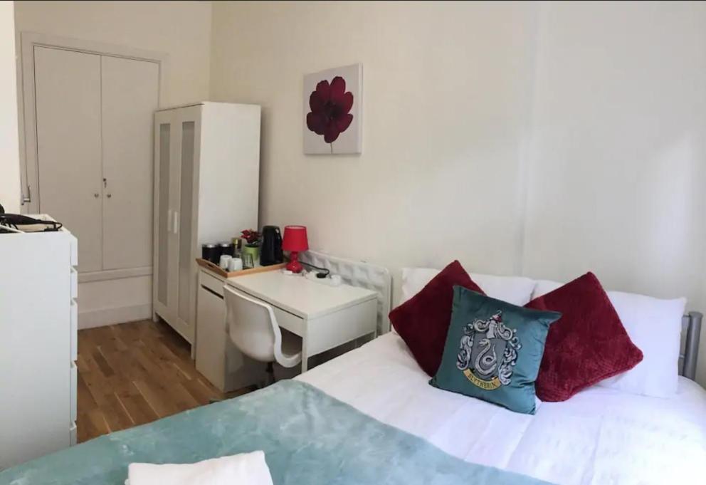 Comfy Private Bedrooms Near Euston Station, Central Лондон Екстериор снимка